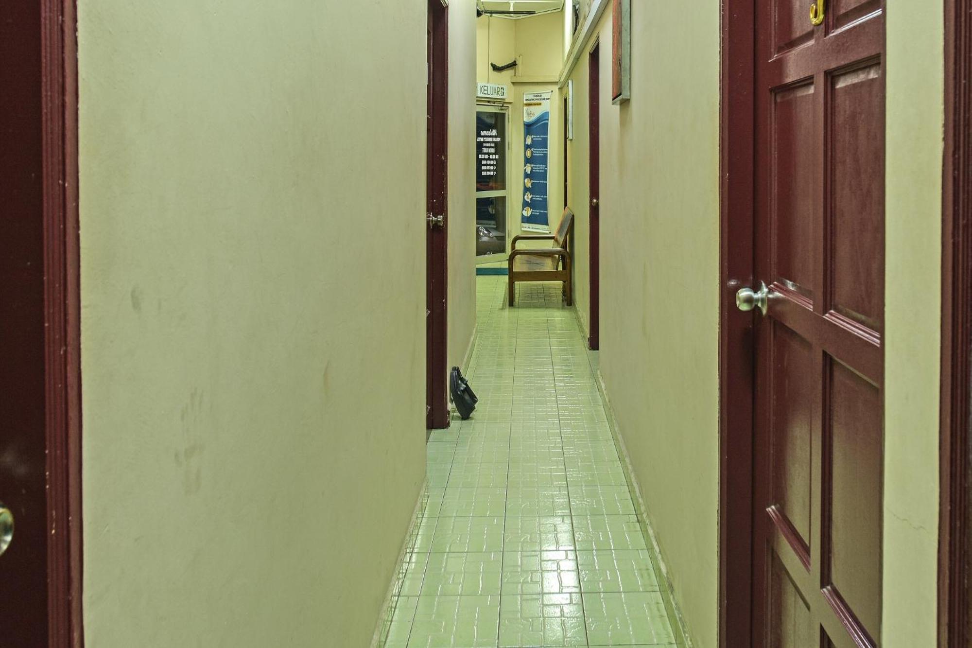 Spot On 90144 Corridor Hotel 1 Pekan Exterior photo