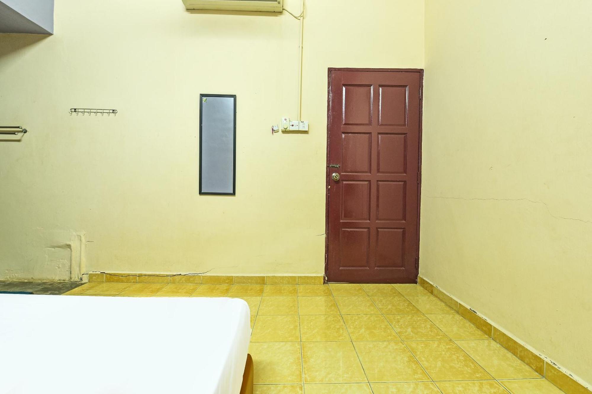 Spot On 90144 Corridor Hotel 1 Pekan Exterior photo