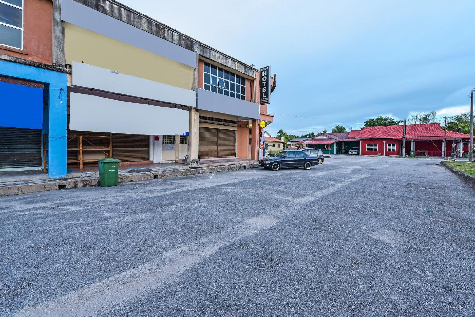 Spot On 90144 Corridor Hotel 1 Pekan Exterior photo