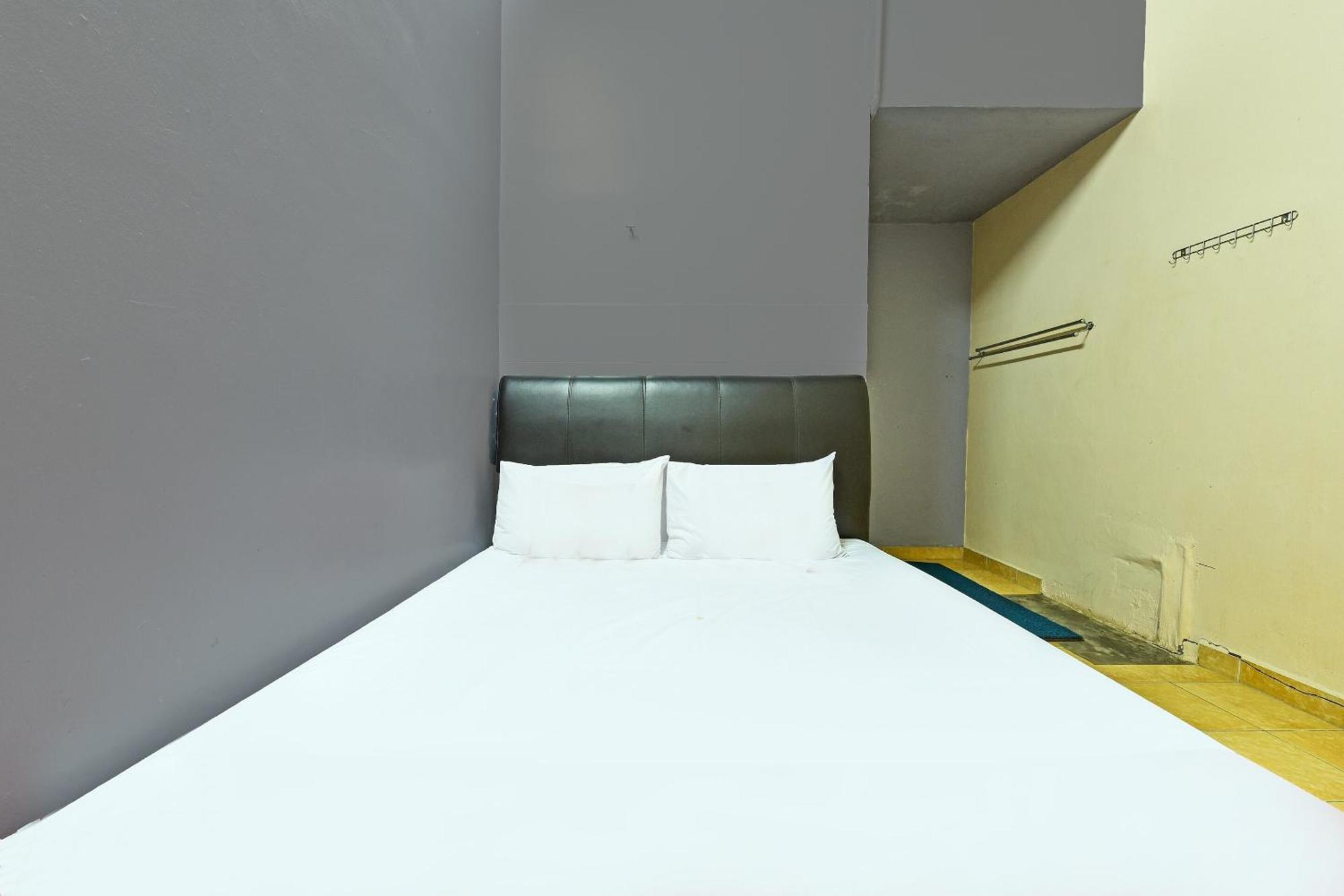 Spot On 90144 Corridor Hotel 1 Pekan Exterior photo